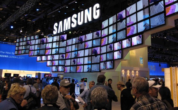 CES Attendees at the SAMSUNG Technology booth