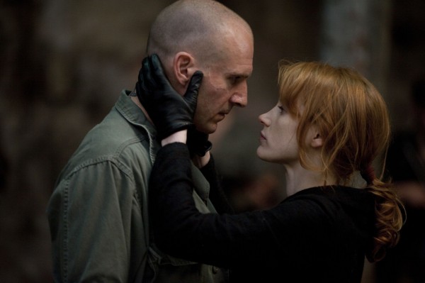 (L to R)  RALPH FIENNES and  JESSICA CHASTAIN star in CORIOLANUS.