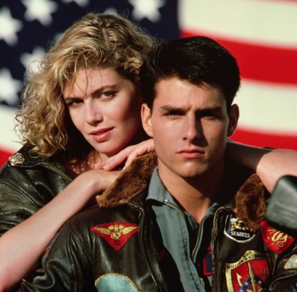 Tom Cruise & Kelly McGillis are ready for their 3D glasses