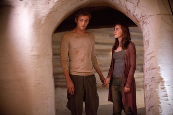 Jake Abel and Saoirse Ronan in a scene from THE HOST