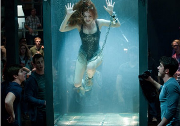 Henley Reeves (Isla Fisher) performs a death defying trick