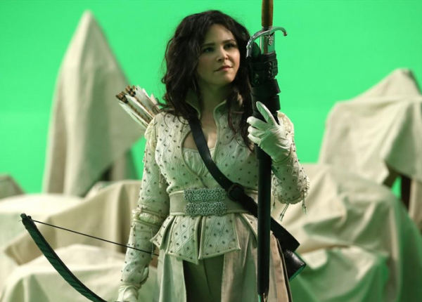 After feeling as though her wedding was ruined by the Evil Queen Regina, Snow will stop at nothing to kill her, even if that means slaying the all powerful Medusa.