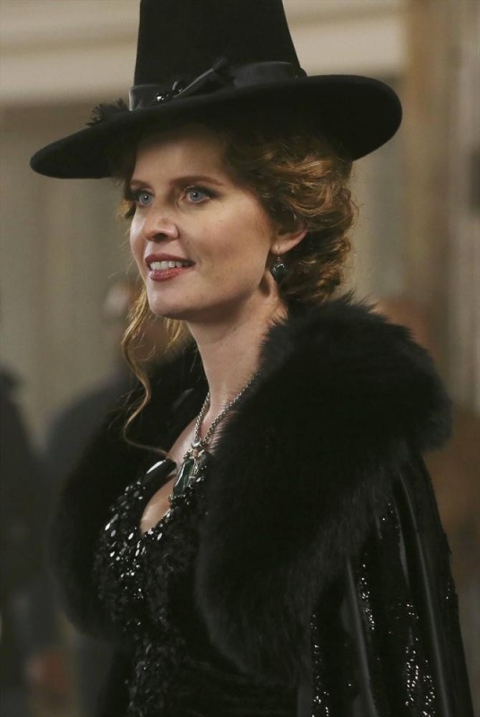 Zelena seeks answers from the Great and Terrible Wizard of Oz.