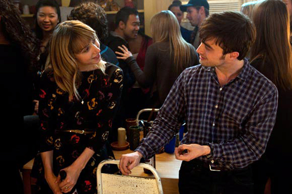 Wallace (Daniel Radcliffe) and Chantry (Zoe Kazan) meet at a party
