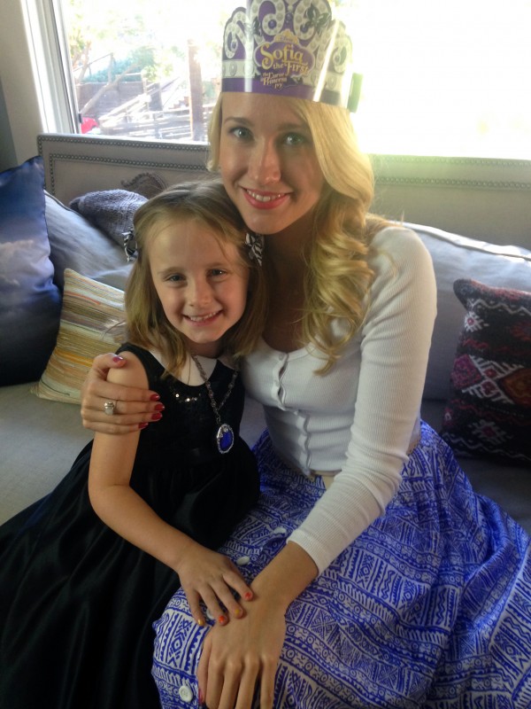 Anna Camp and Lindalee Rose
